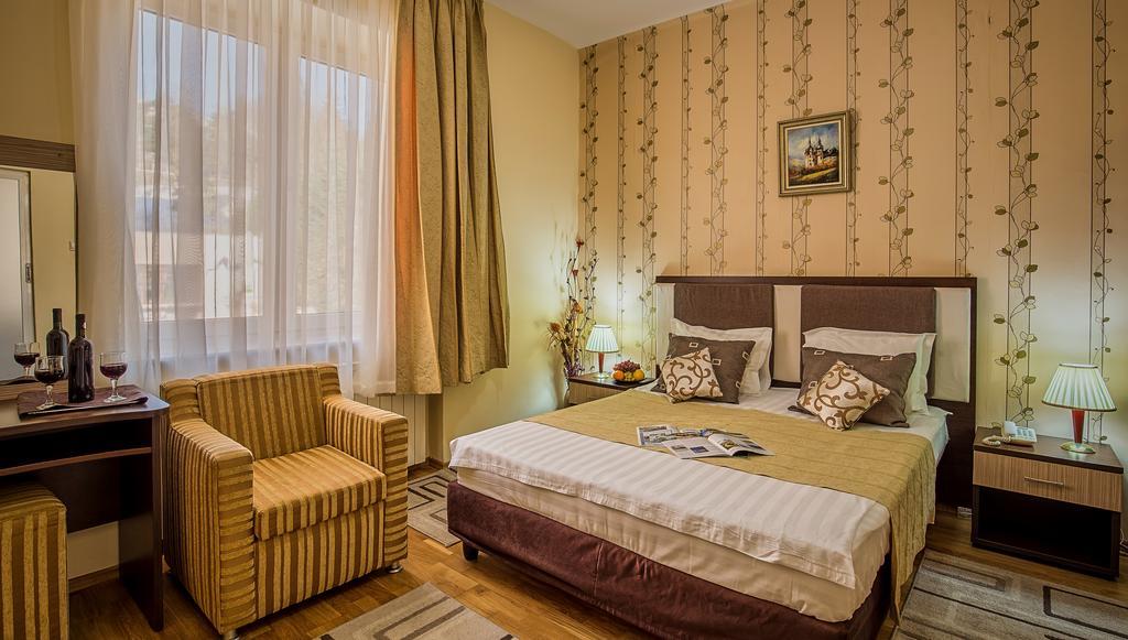 Hotel Rina Cerbul سِنايا المظهر الخارجي الصورة
