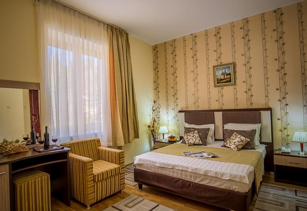 Hotel Rina Cerbul سِنايا المظهر الخارجي الصورة