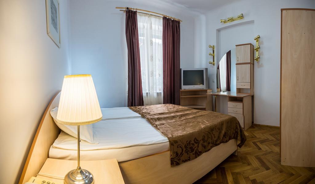 Hotel Rina Cerbul سِنايا المظهر الخارجي الصورة