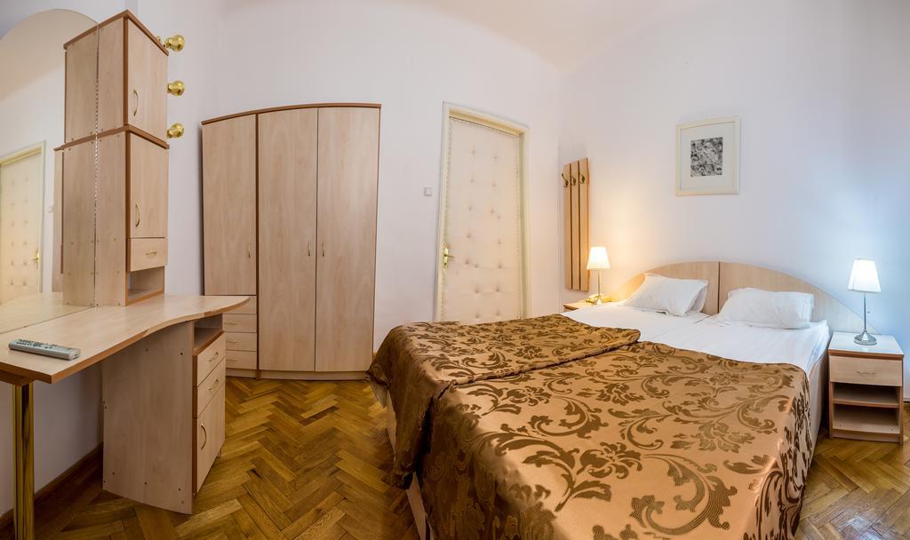 Hotel Rina Cerbul سِنايا المظهر الخارجي الصورة