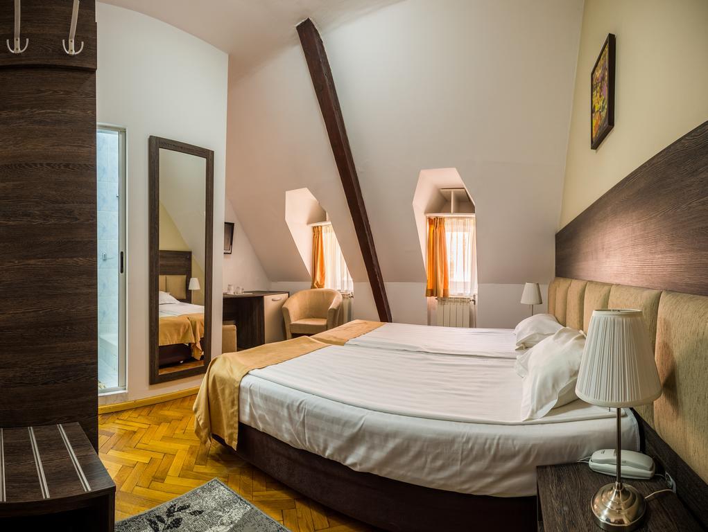 Hotel Rina Cerbul سِنايا المظهر الخارجي الصورة