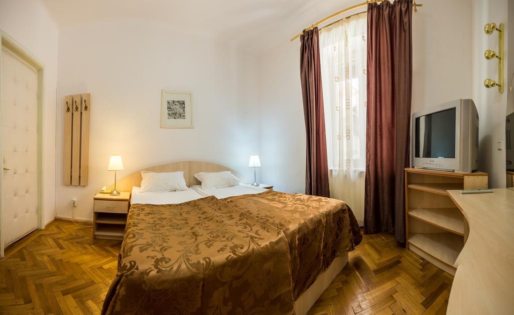 Hotel Rina Cerbul سِنايا المظهر الخارجي الصورة