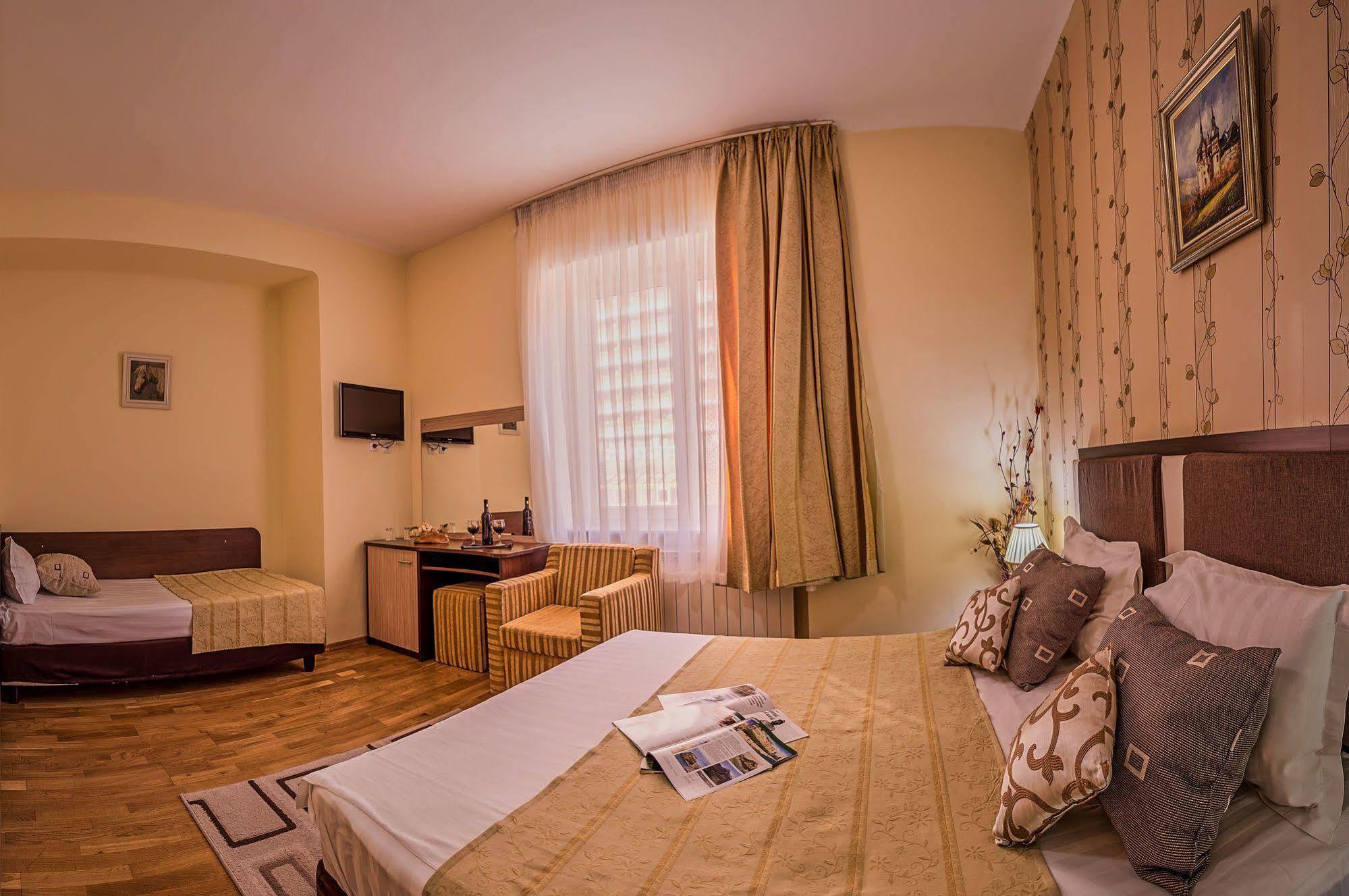 Hotel Rina Cerbul سِنايا المظهر الخارجي الصورة