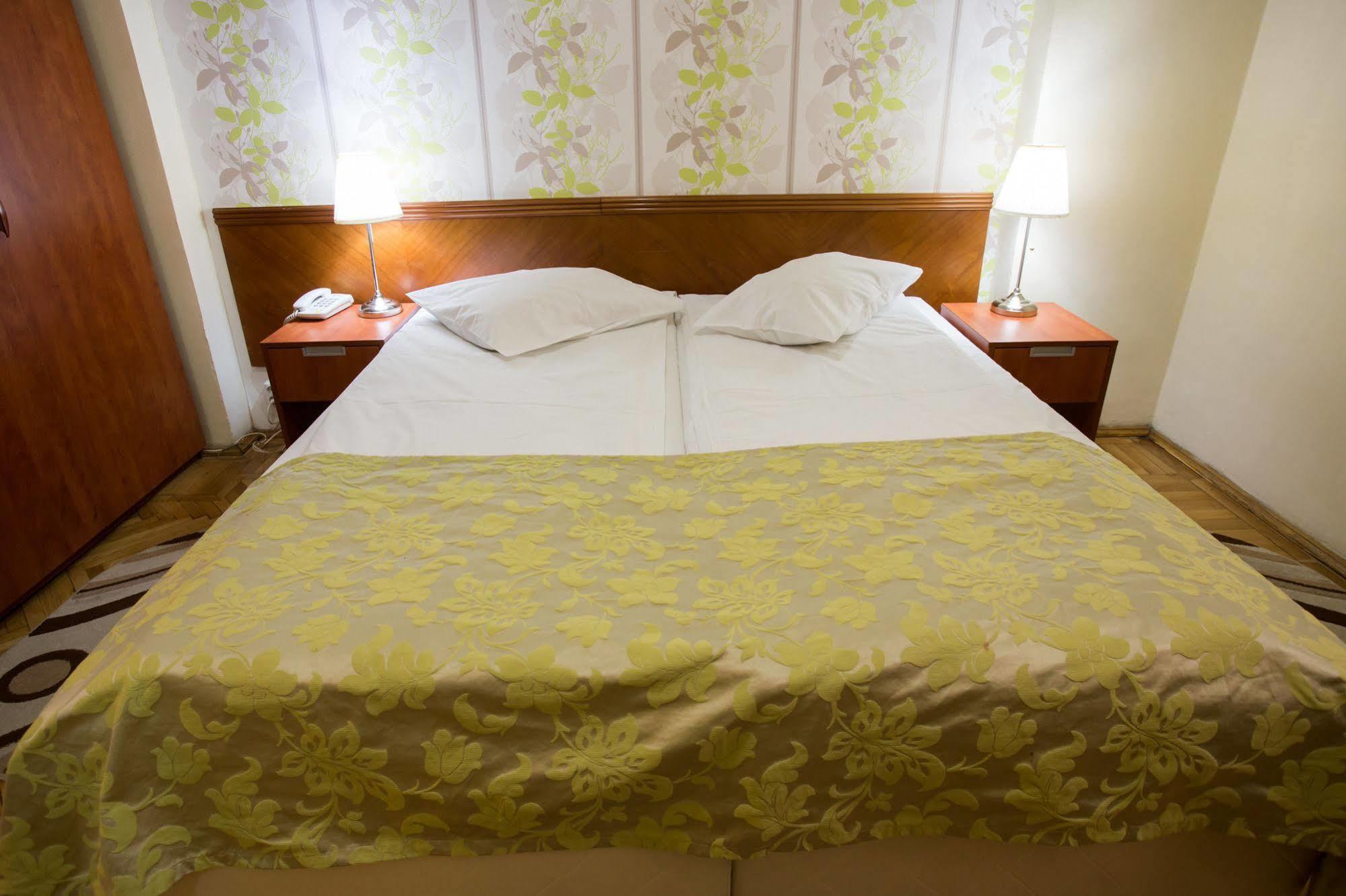 Hotel Rina Cerbul سِنايا المظهر الخارجي الصورة
