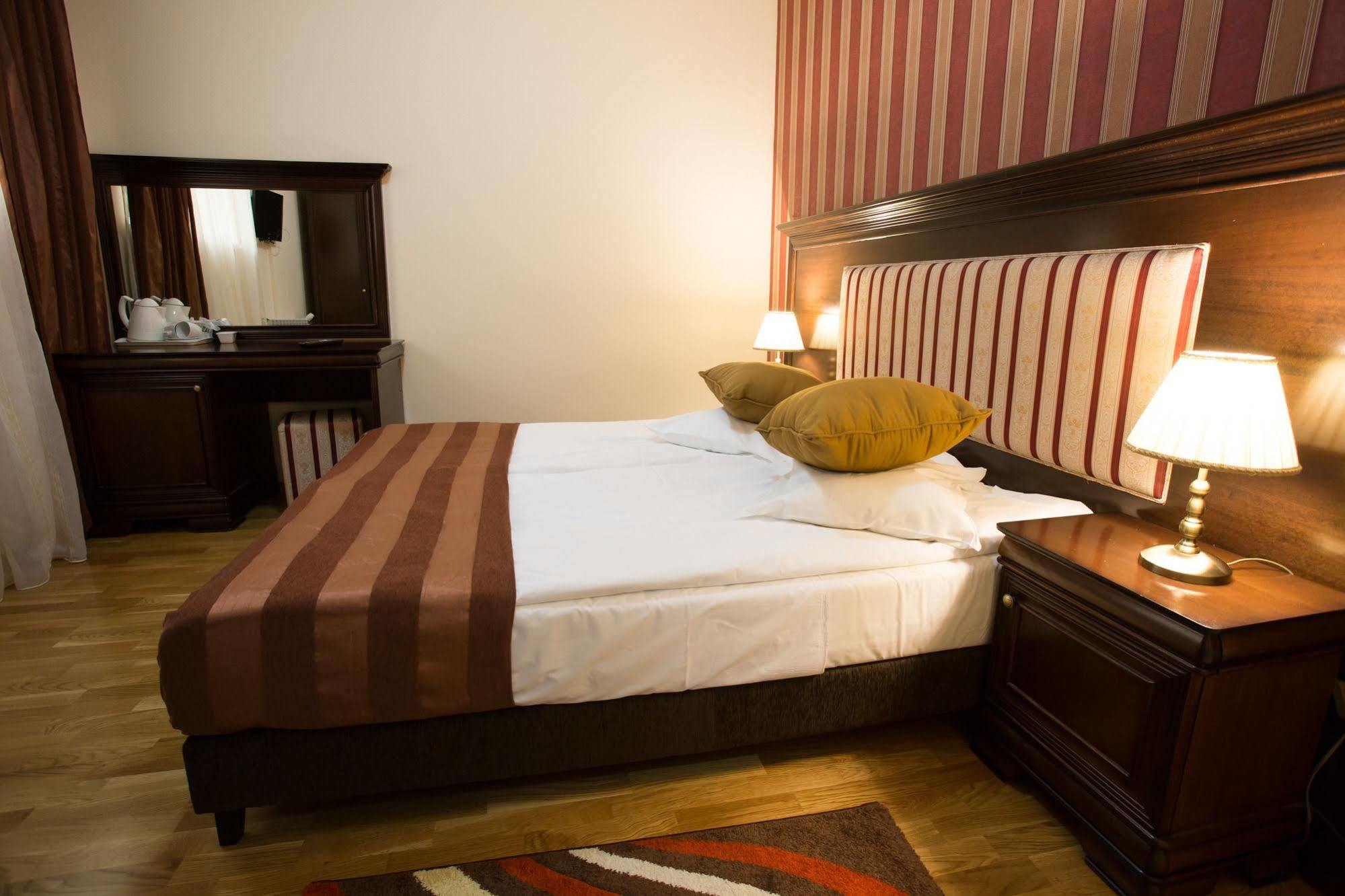 Hotel Rina Cerbul سِنايا المظهر الخارجي الصورة