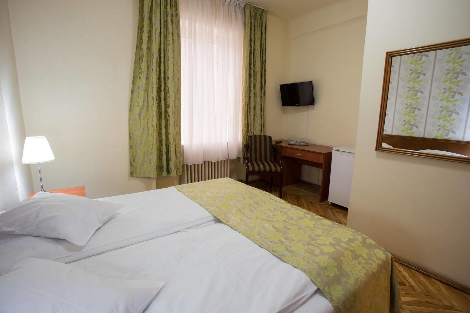 Hotel Rina Cerbul سِنايا المظهر الخارجي الصورة