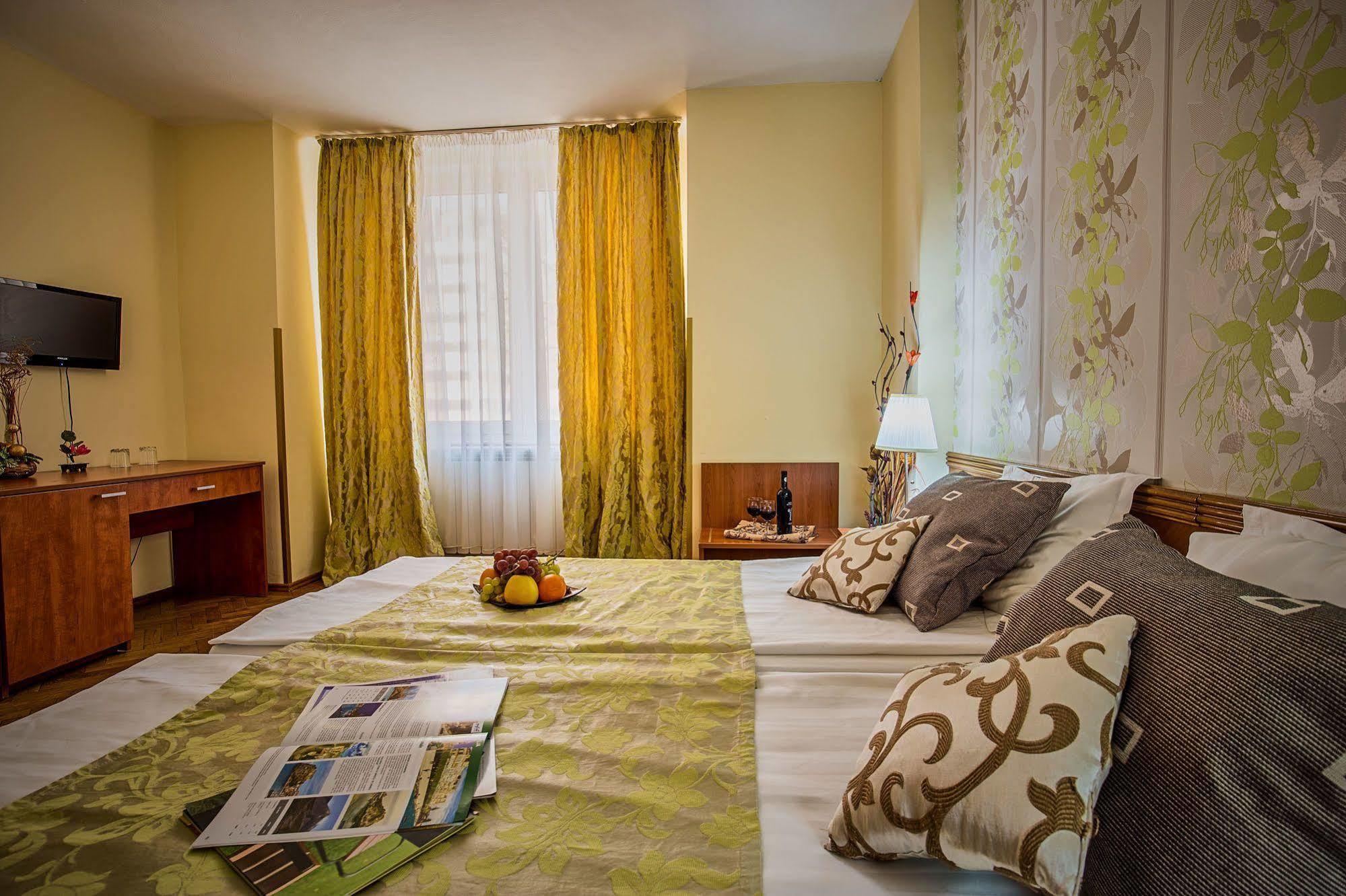 Hotel Rina Cerbul سِنايا المظهر الخارجي الصورة