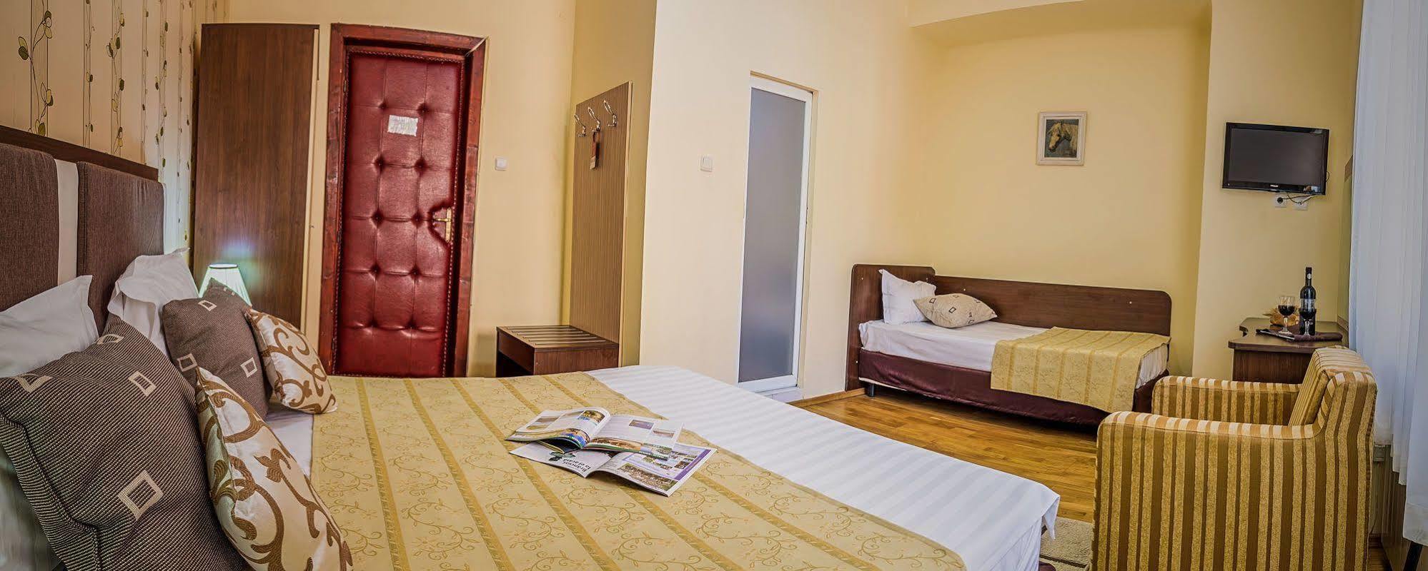Hotel Rina Cerbul سِنايا المظهر الخارجي الصورة
